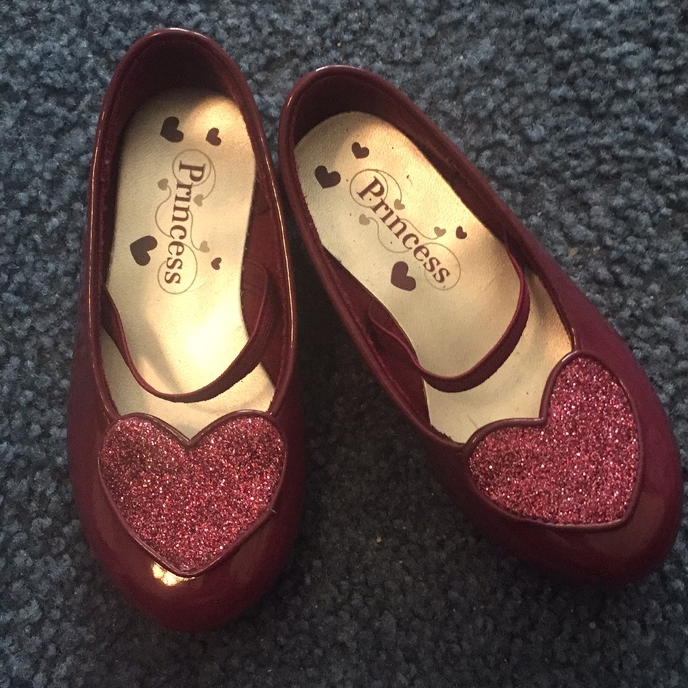 Toddler dress shoes.